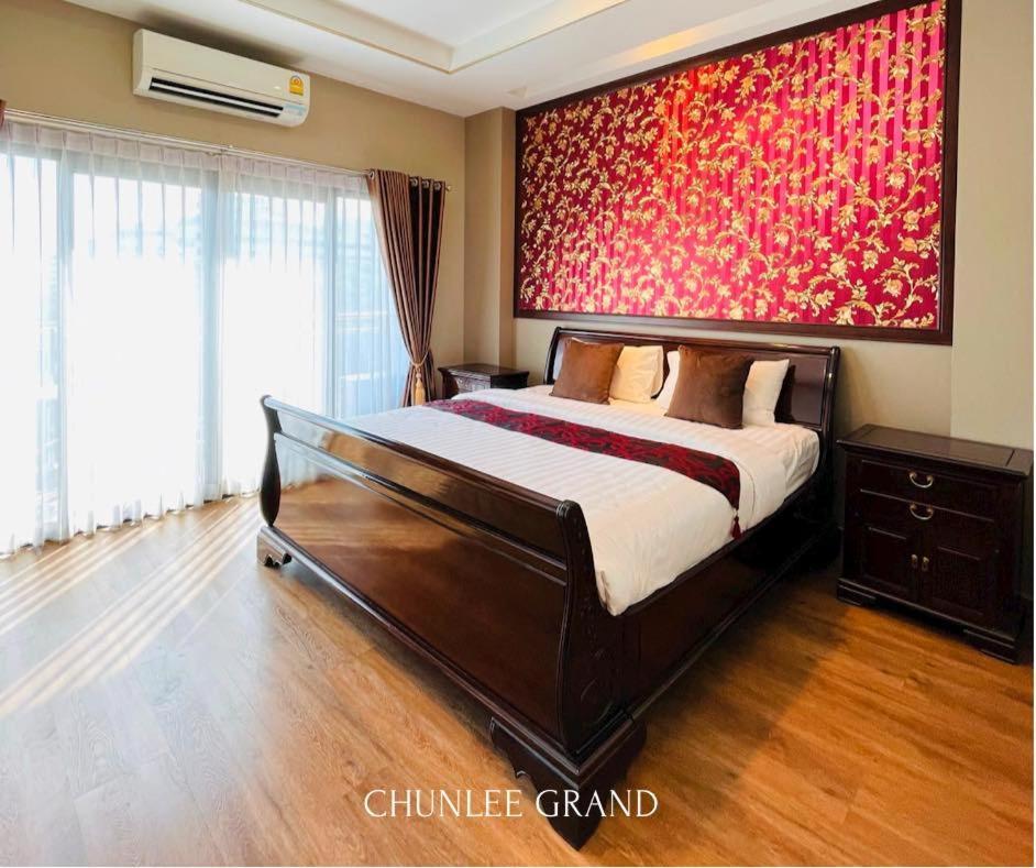 Готель Chunlee Grand Korat Накхонратчасіма Екстер'єр фото