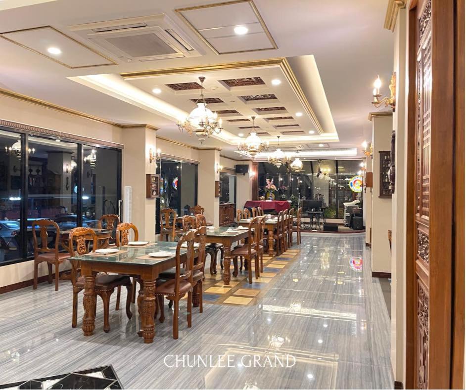 Готель Chunlee Grand Korat Накхонратчасіма Екстер'єр фото